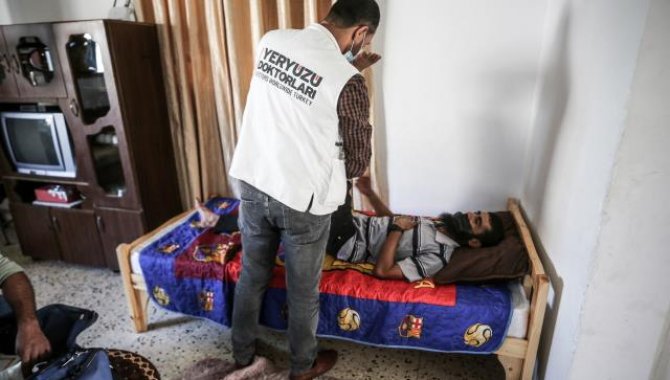 Yeryüzü Doktorları Gazze'deki yaralılar için evde bakım projesini hayata geçirdi