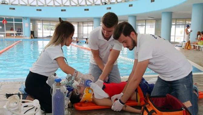 Kırklareli'nde jandarma, sahil güvenlik ve zabıta ekiplerine boğulma vakalarına karşı ilk yardım eğitimi verildi