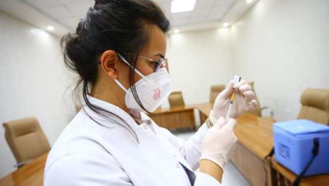 Bağcılar Belediyesi çalışanlarının mobil ekiplerce aşılanmasına başlandı