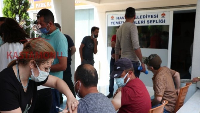 Havza Belediyesi personeline Kovid-19 aşısı belediyede yapıldı