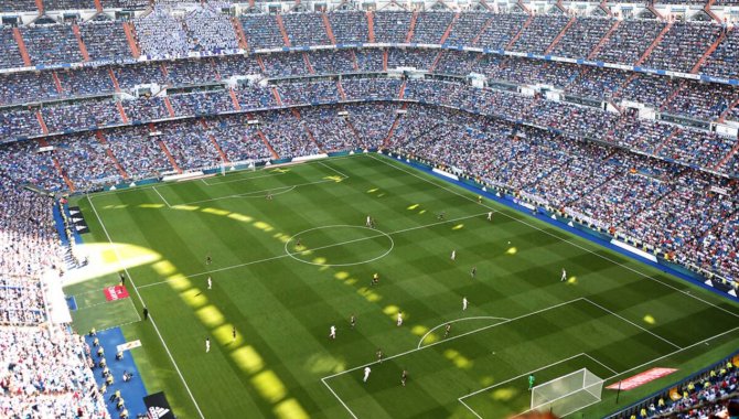 İspanya'da futbol ve basketbol maçları gelecek sezon tam seyirci kapasiteli oynanacak
