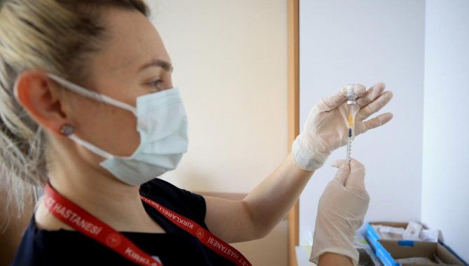 Trakya'da Kovid-19 aşı merkezlerinde yoğunluk yaşanıyor