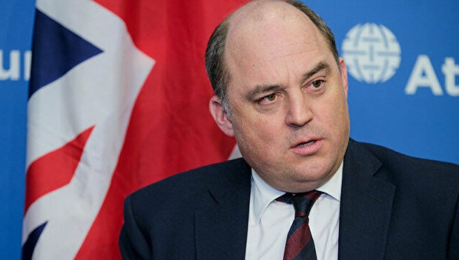 İngiltere Savunma Bakanı ve üst düzey 6 askeri yetkili kendilerini karantinaya aldı