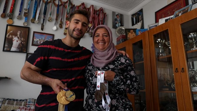 Milli cimnastikçi İbrahim Çolak annesiyle kurduğu "olimpiyat şampiyonluğu" hayalini gerçekleştirmek istiyor