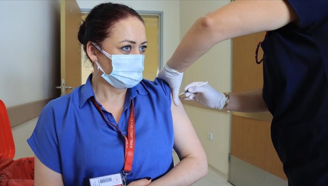 Trabzon'da Kovid-19 ile mücadelede 3. doz aşı uygulaması başladı