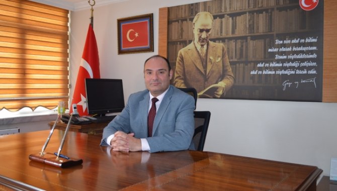 Merzifon Kaymakamı Demirkale, vatandaşları aşı olmaya ikna ediyor