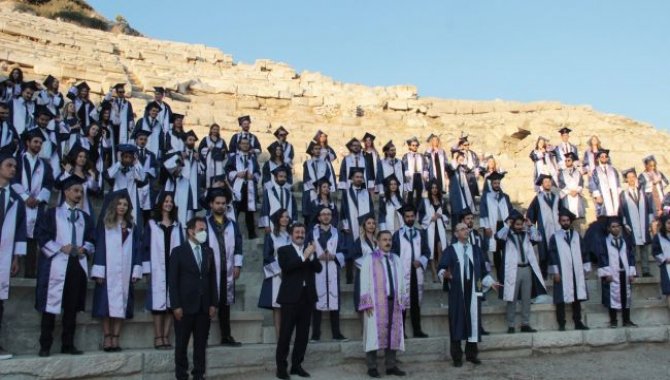 Muğla'da tıp fakültesi mezunları, diplomalarını "modern tıbbın kurulduğu" Knidos Antik Kenti'nde aldı