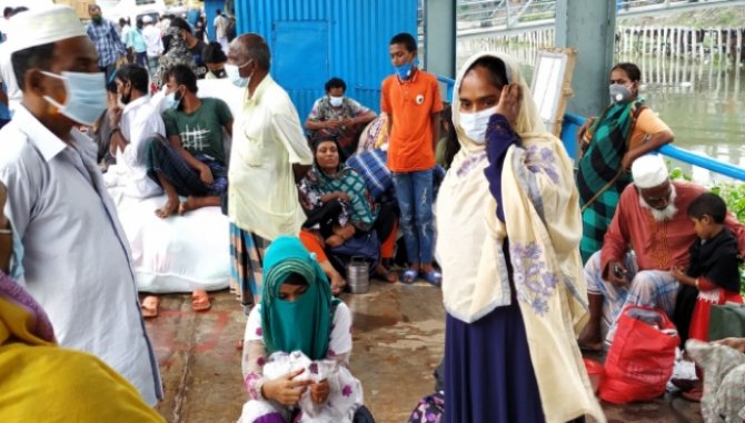 Delta varyantının yayıldığı Bangladeş'te Kurban Bayramı’nda kısıtlamaların gevşetilmesi endişelere yol açtı