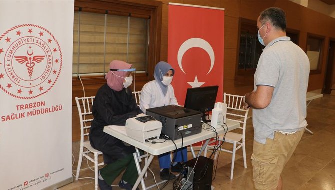 Trabzon Havalimanı'nda Kovid-19 aşısı yapılmaya başlandı