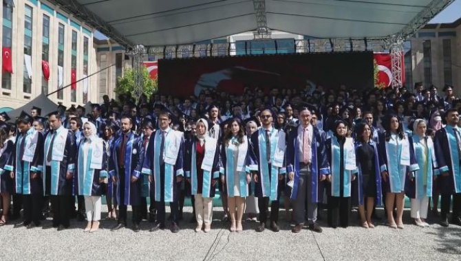 AYBÜ Tıp Fakültesi yeni mezunlarını verdi