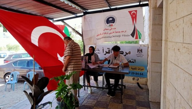 Türkiye mezunu Filistinliler, Batı Şeria'daki "Tıp Günü" etkinliğinde halka ücretsiz sağlık hizmeti sundu