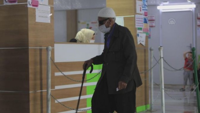 Dünya Doktorları Derneği, Afrin'de Kovid-19'a karşı aşı uygulamasına başladı