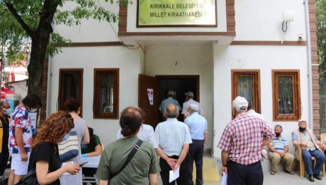 Kırıkkale Millet Kıraathanesi'nde Kovid-19 aşısı yapılıyor