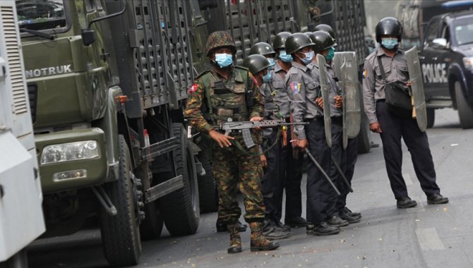 Myanmar'da güvenlik güçleri sağlık çalışanlarını kasten hedef alıyor