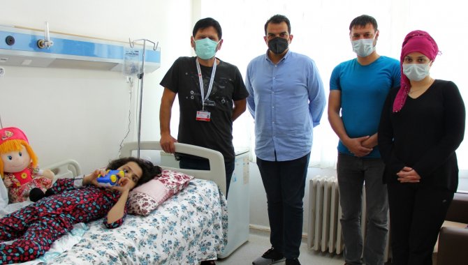 Sivas'ta doğuştan skolyoz hastası 9 yaşındaki Yağmur ameliyatla sağlığına kavuştu