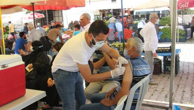 Kilis'te vatandaşlar Türkçe ve Arapça anonslarla Kovid-19 aşısı olmaya davet ediliyor