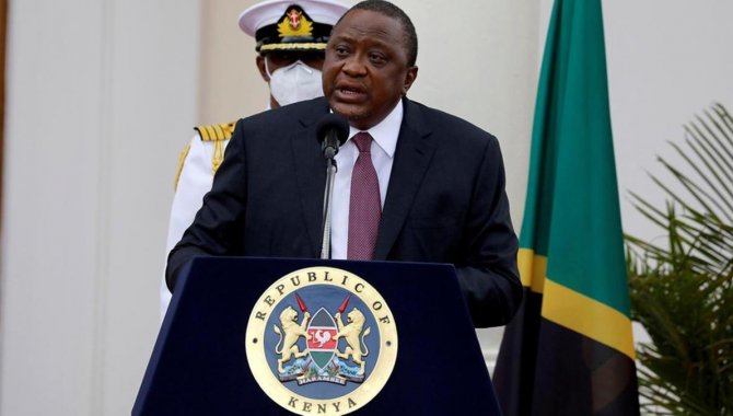 Kenya Devlet Başkanı, 5 hastanenin açılışını gündüz kalabalık olması nedeniyle gece yarısı yaptı