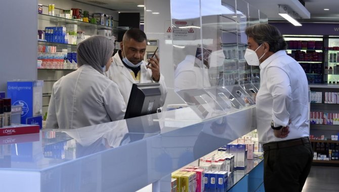 Ekonomik krizle boğuşan Lübnanlılar aradıkları ilaçların çoğunu eczanelerde bulamıyor