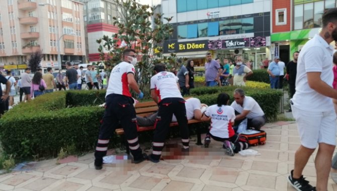 Tekirdağ'da ağzında maske olmadan hapşırdığı için bir kişiyi bıçakladığı iddia edilen seyyar satıcı yakalandı