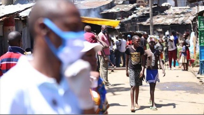 Güney Afrika Kovid-19 salgını nedeniyle yaklaşık 1,9 milyar dolar sosyal yardım dağıtacak