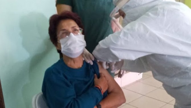 Lüleburgaz'da huzurevi sakinleri Kovid-19'a karşı aşılandı