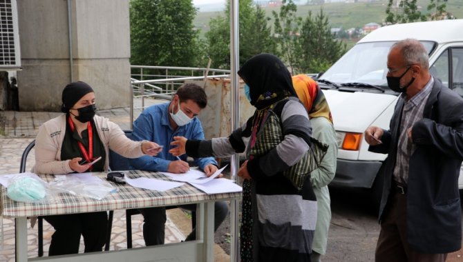 Trabzon'da yaylalardaki vatandaşlara mobil ekiplerce Kovid-19 aşısı yapılıyor