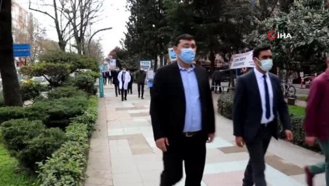 Kocaeli'de sağlık çalışanları aşı farkındalığını artırmak için sokağa çıktı