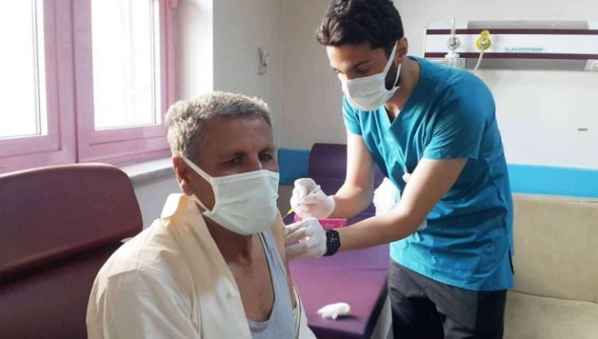 Batman'da sahada haneler gezilerek aşı hakkı tanımlanan vatandaşlara aşı uygulanacak