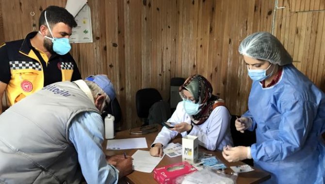 Bayburt'ta mobil sağlık ekipleri yaylalarda Kovid-19 aşısı yapıyor
