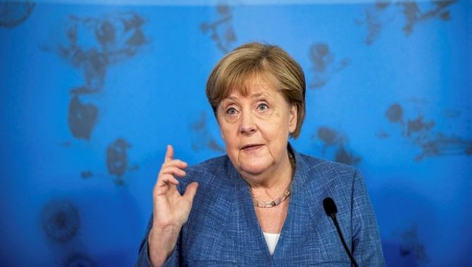 Almanya Başbakanı Merkel ülkede aşı zorunluluğu getirilmeyeceğini açıkladı