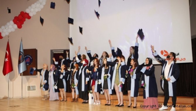 Akdeniz Üniversitesi Sağlık Bilimleri Fakültesi mezuniyet töreni yapıldı