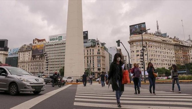 Arjantin’de günlük Kovid-19 vaka sayısı ilk kez 100 bini geçti