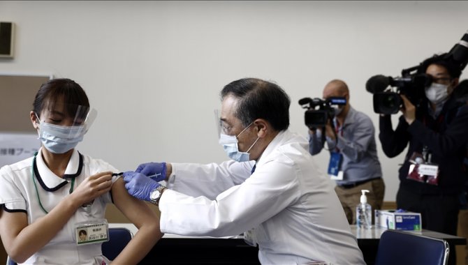 Japonya, Kovid-19'a karşı Moderna aşısını 12 yaş ve üstü kişilere uygulamaya hazırlanıyor