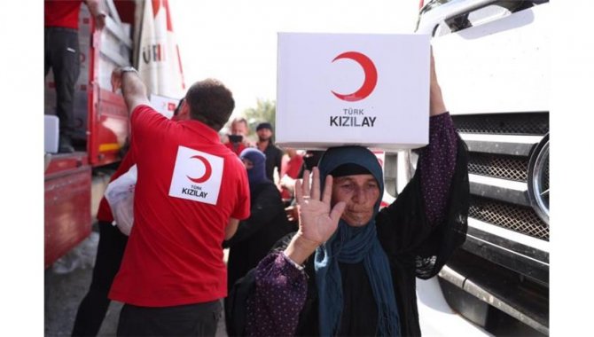 Türk Kızılay, Afrika için "Uzat elini insanlık ölmesin" sloganıyla yardım kampanyası başlattı
