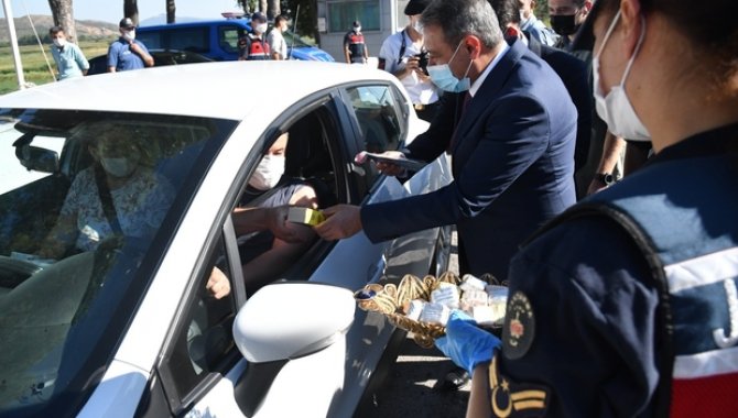 Balıkesir Valisi Hasan Şıldak, Kurban Bayramı öncesinde trafik denetimlerine katıldı: