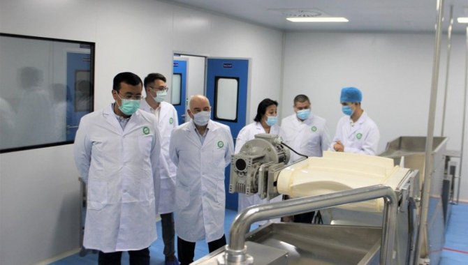 Özbekistan'da Kovid-19 aşısı devlet görevlileri ve hizmet sektörü çalışanları için zorunlu oldu