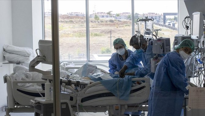 Kovid-19 nöbetindeki sağlık çalışanlarının buruk ama umutlu bayramı