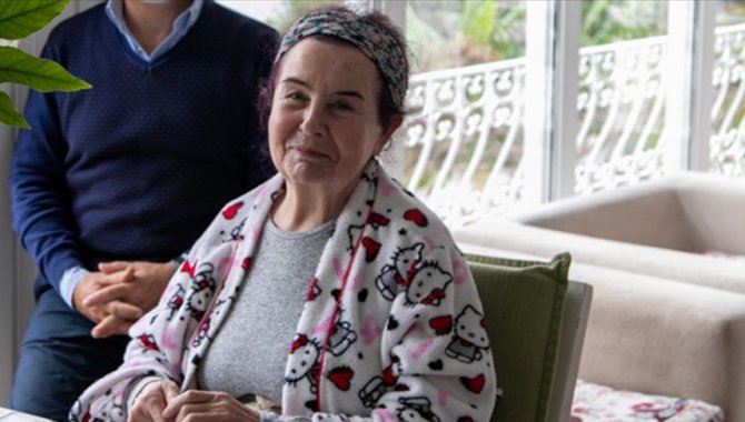 Bodrum'da rahatsızlanan sanatçı Fatma Girik hastaneye kaldırıldı
