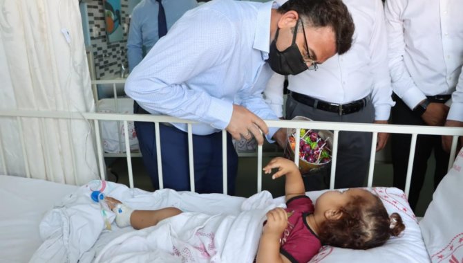 Kızıltepe Kaymakamı Çam ilçe protokolü ile polis ve sağlık personeli ile hastaların bayramını kutladı