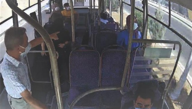 Siirt'te halk otobüsü şoförü, rahatsızlanan kadını güzergah değiştirip hastaneye ulaştırdı