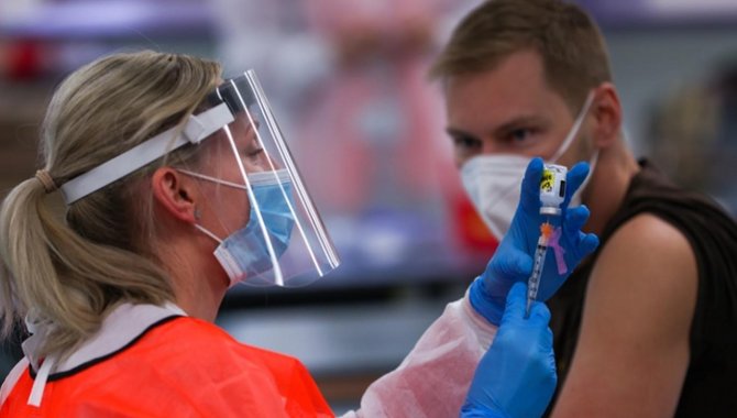 New York eyaleti çalışanlarına Kovid-19 aşısı veya haftalık test zorunluluğu getirildi