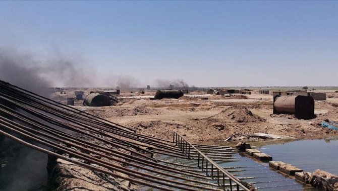 Suriye'de YPG/PKK işgalindeki bölgelerde ilkel yollarla işlenen petrol sivillerin sağlığını tehlikeye atıyor