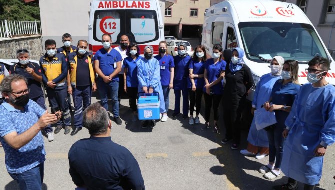 Erzurum'da sağlık ekiplerinin evlerde "çat kapı" aşı mesaisi