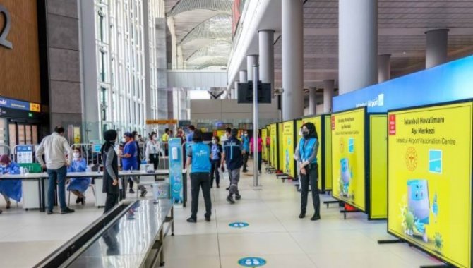 İstanbul Havalimanı'nda Türk yolculara Kovid-19 aşısı yapılmaya devam ediyor