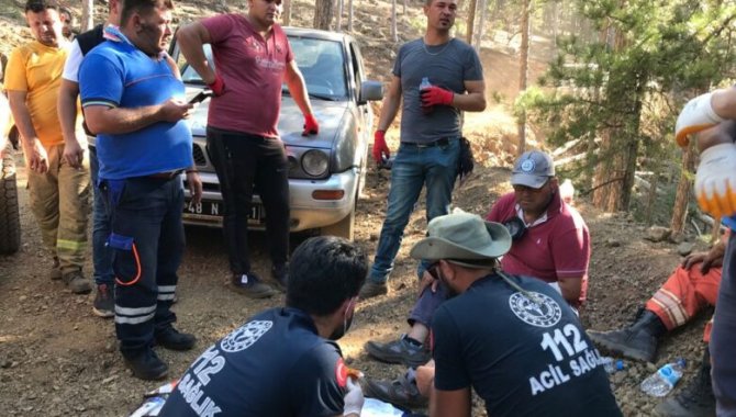 Sakarya İl Sağlık Müdürlüğü ekipleri, yangın bölgelerinde yaraları sarıyor