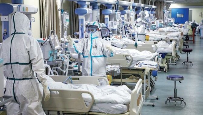 Kars İl Sağlık Müdürü Lazoğlu'ndan "Kovid-19'dan hastanede yatanların yüzde 95'i aşısız" açıklaması: