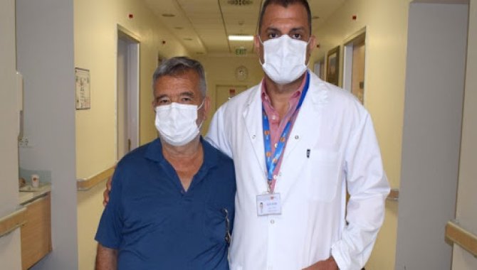 Adana'da 62 yaşındaki hastanın mesanesinden 139 taş çıkarıldı