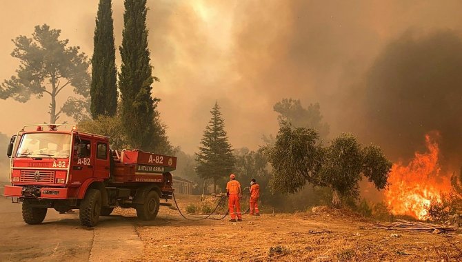 Edirnelilerin desteğiyle toplanan 3 kamyonet yardım malzemesi yangın bölgelerine gönderildi