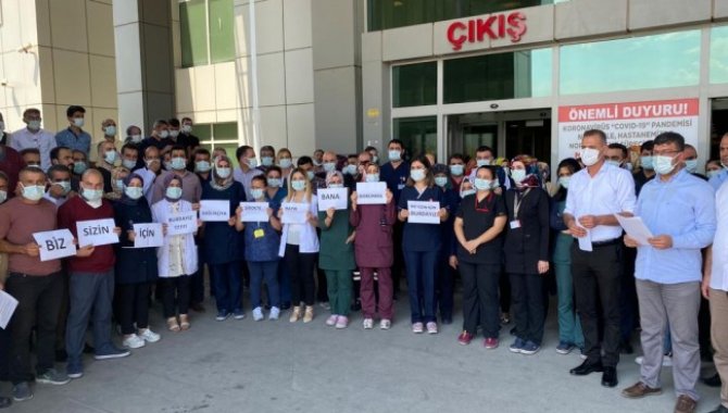 Şanlıurfa'da 9 hastane çalışanının darbedilmesi protesto edildi