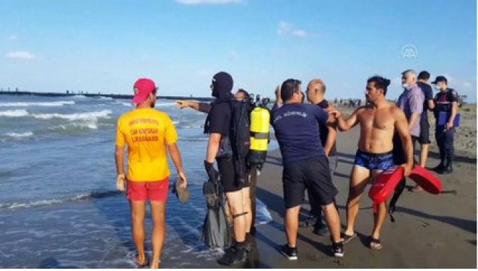 Samsun'da denizde boğulma tehlikesi geçiren kadını "kurbağa adam" ekibi kurtardı